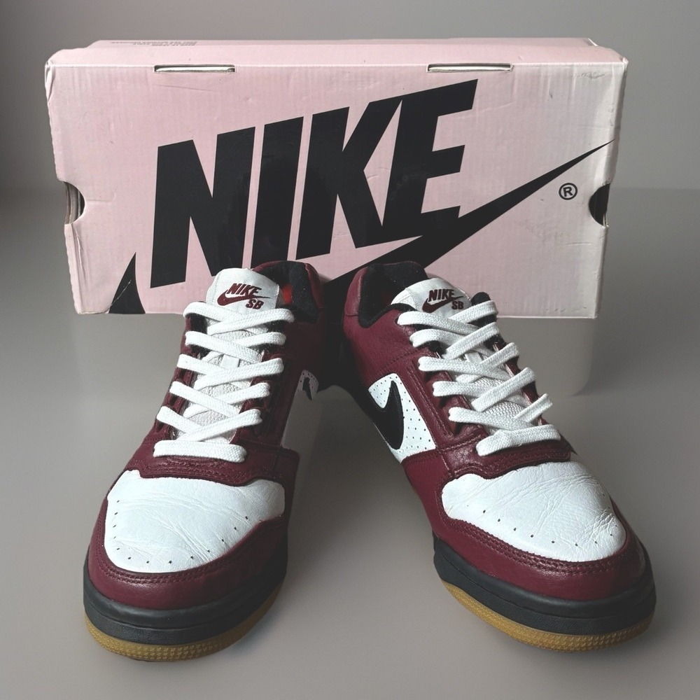 Nike SB Zoom Air Delta Force Chicago Team Red Sz 9. 2004 (309784 101) w/Box.